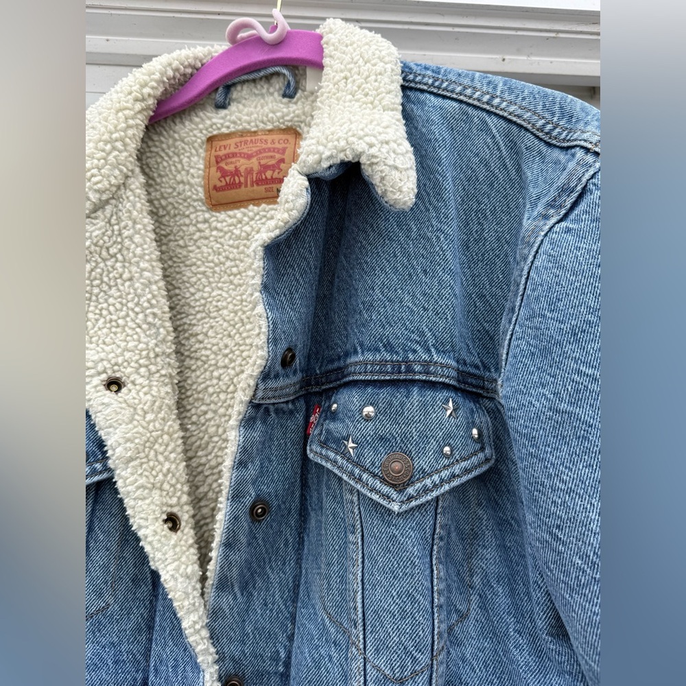 Levi's Blue Jean Jacket with Cream Collar - Picture 9 of 15